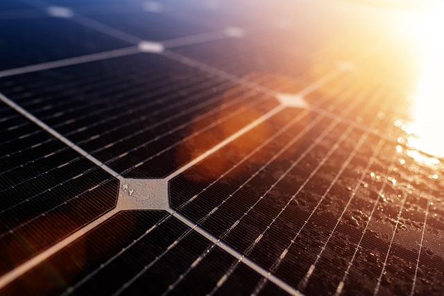 infografía educativa sobre economía circular energía solar y gestión del agua en Valencia